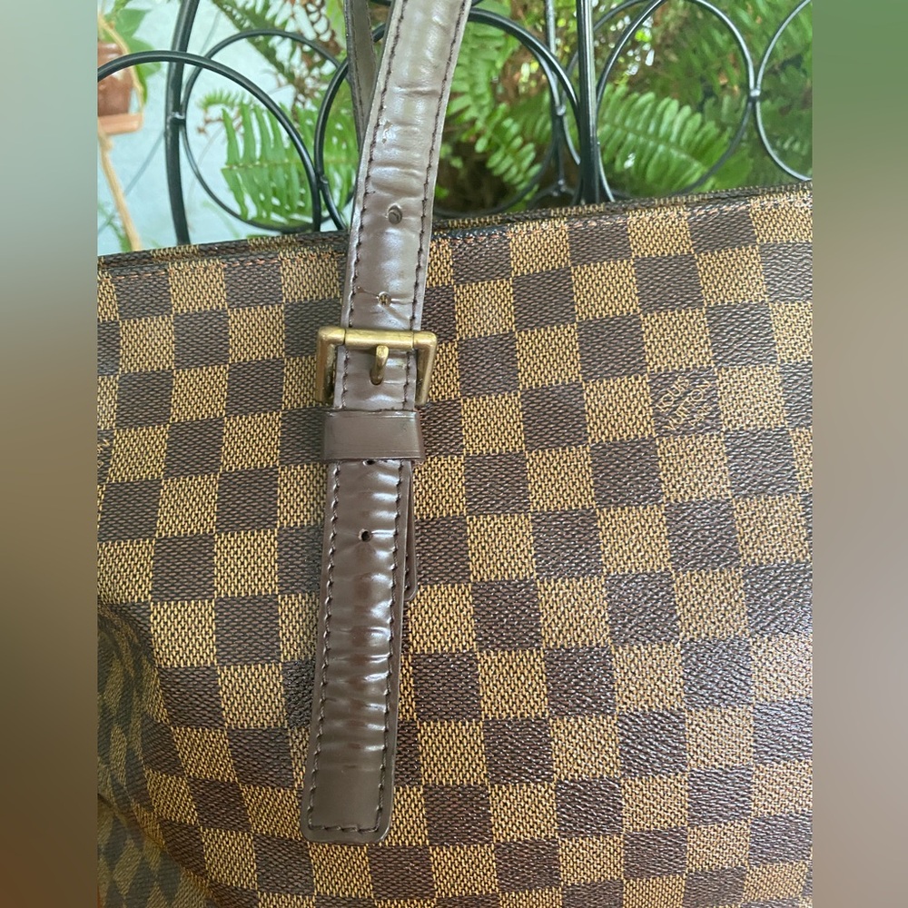 Louis Vuitton Chelsea Tote Bag - Picture 3 of 16